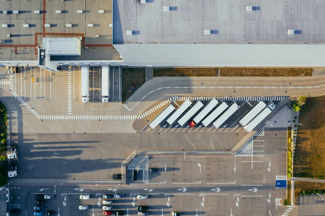 Autotreni in partenza per una consegna